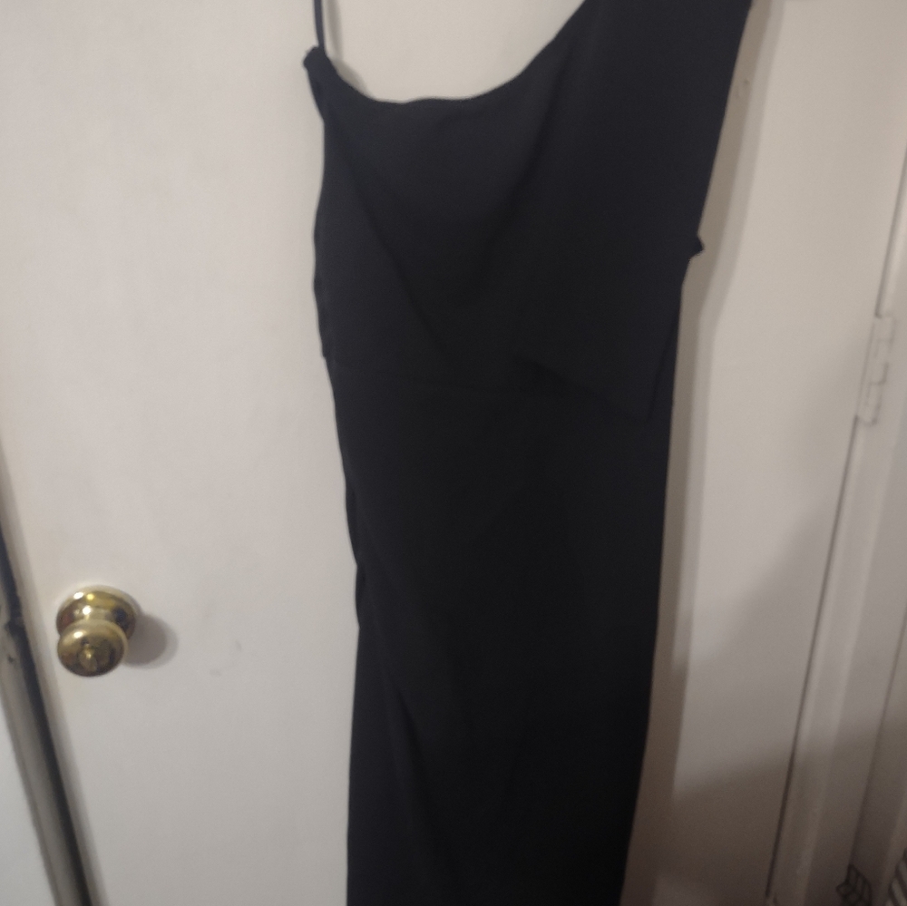 Black One-Shoulder Dress - Picture 4 of 4